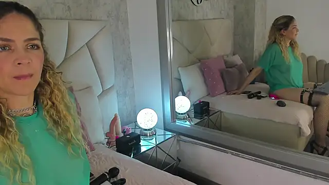 Velora   online show from 12/05/25, 03:49