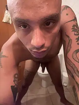 Snapshot of IskanderDemian chatting on 10/18/25, 08:44 IskanderDemian online show from 10/18/25, 08:44