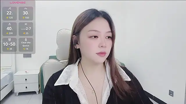 Snapshot of Lcey_66 chatting on 10/14/25, 02:17 Lcey 66 online show from 10/14/25, 02:17