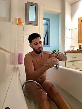 Snapshot of husbandandwifetobe chatting on 11/28/25, 01:00 husbandandwifetobe online show from 11/28/25, 01:00