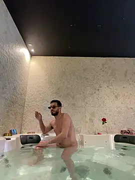 Snapshot of husbandandwifetobe chatting on 02/21/26, 01:02 husbandandwifetobe online show from 02/21/26, 01:02