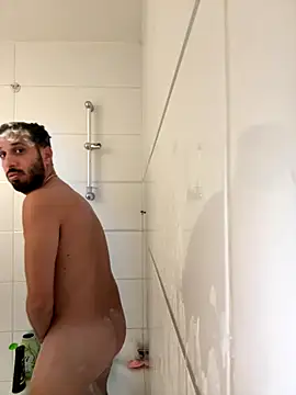 Snapshot of husbandandwifetobe chatting on 10/31/25, 09:43 husbandandwifetobe online show from 10/31/25, 09:43