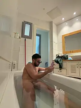 Snapshot of husbandandwifetobe chatting on 12/20/25, 01:14 husbandandwifetobe online show from 12/20/25, 01:14