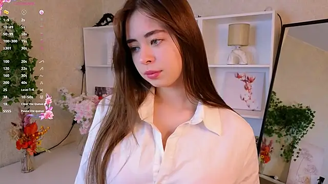 TraciMyntti online show from 11/18/25, 01:21