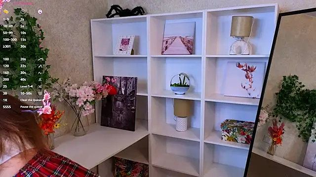 TraciMyntti online show from 11/28/25, 01:39