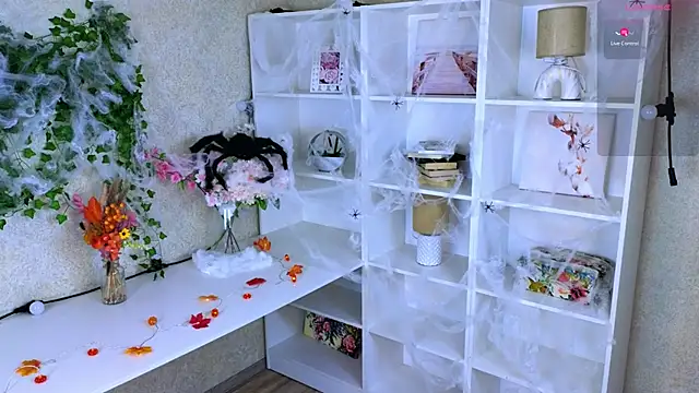 TraciMyntti online show from 10/19/25, 01:30