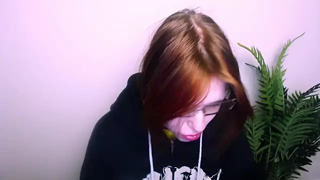 Snapshot of GuessMe___ chatting on 12/21/25, 04:58 GuessMe online show from 12/21/25, 04:58