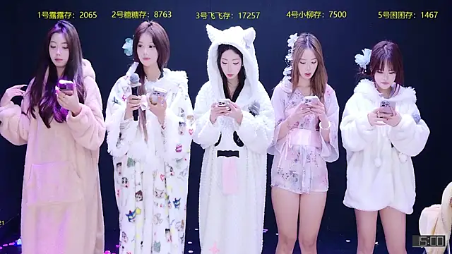 CrazyGirl-888 online show from 10/28/25, 02:38