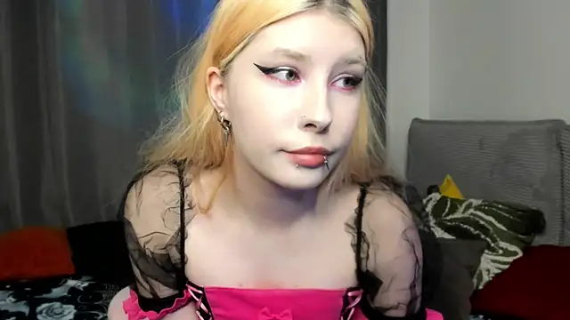 VelvetBlitz online show from 11/25/25, 04:07