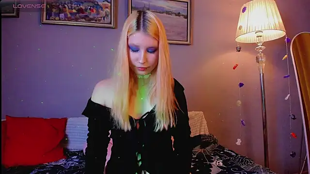 VelvetBlitz online show from 11/17/25, 03:49