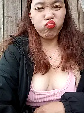 miumiu 00 online show from 11/11/25, 12:27