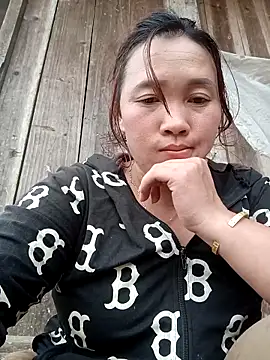 miumiu 00 online show from 11/10/25, 05:12