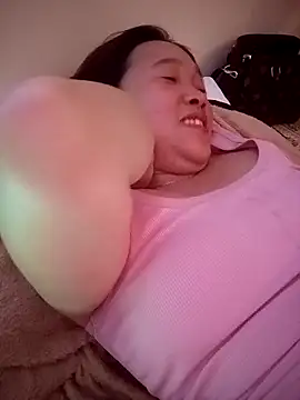 miumiu 00 online show from 12/19/25, 02:30