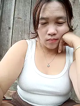 miumiu 00 online show from 10/17/25, 01:53