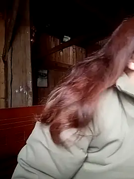 miumiu 00 online show from 12/02/25, 12:11