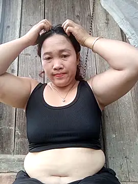 miumiu 00 online show from 10/14/25, 02:23