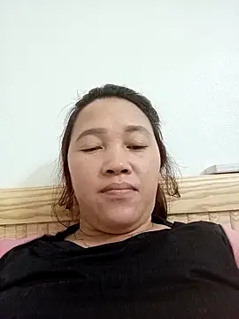 miumiu 00 online show from 11/19/25, 05:07