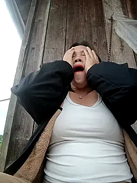 miumiu 00 online show from 10/24/25, 01:37