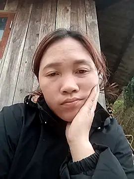 miumiu 00 online show from 10/20/25, 02:02