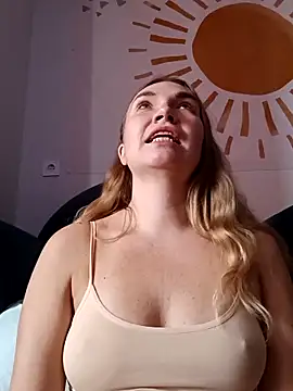 Snapshot of KisaVixen chatting on 10/22/25, 06:35 KisaVixen online show from 10/22/25, 06:35