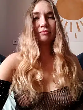 Snapshot of KisaVixen chatting on 11/14/25, 10:41 KisaVixen online show from 11/14/25, 10:41