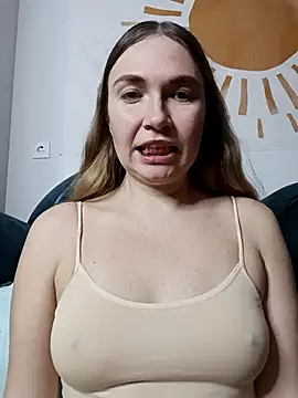 Snapshot of KisaVixen chatting on 11/22/25, 04:28 KisaVixen online show from 11/22/25, 04:28