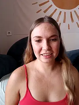 Snapshot of KisaVixen chatting on 09/21/25, 09:58 KisaVixen online show from 09/21/25, 09:58