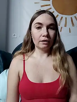 Snapshot of KisaVixen chatting on 12/16/25, 05:50 KisaVixen online show from 12/16/25, 05:50