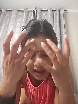 Indian GlowingMiax online show from 11/14/25, 05:44