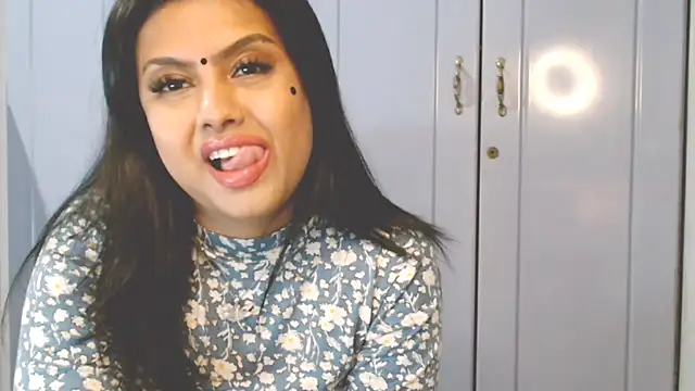 Indian GlowingMiax online show from 10/19/25, 05:05