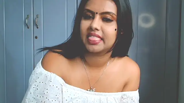 Indian GlowingMiax online show from 10/10/25, 01:23