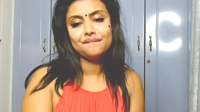 Indian GlowingMiax online show from 10/30/25, 07:33