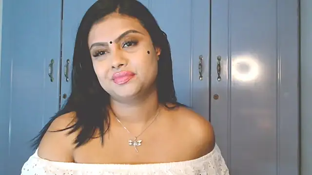 Indian GlowingMiax online show from 10/06/25, 06:19