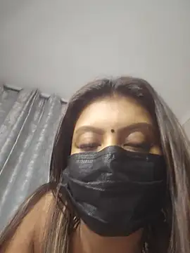 Indian GlowingMiax online show from 06/26/26, 10:37