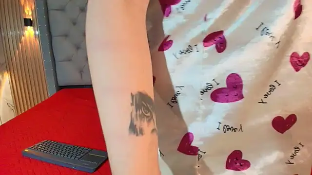 Suxan White  online show from 10/07/25, 12:06