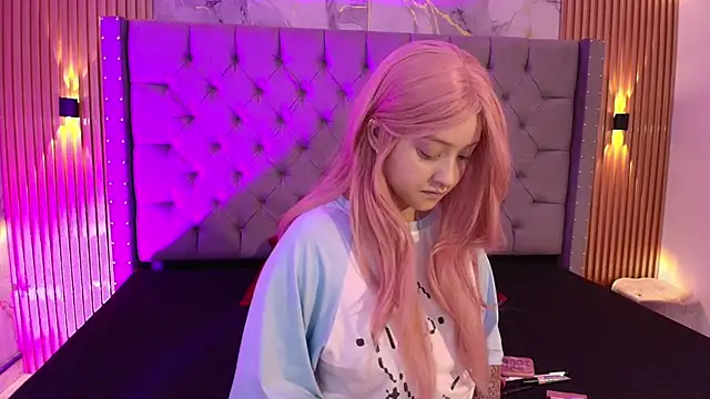 Suxan White  online show from 11/17/25, 11:58