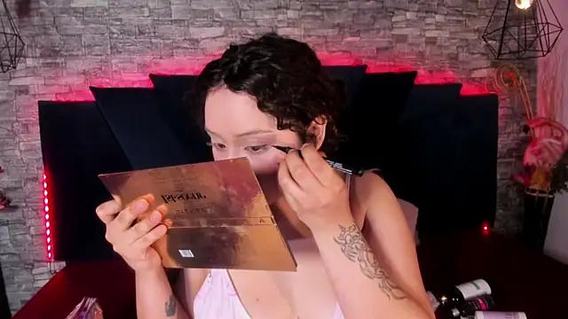 Suxan White  online show from 04/16/26, 09:39