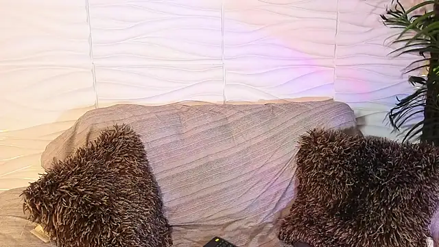 Suxan White  online show from 04/09/26, 07:53