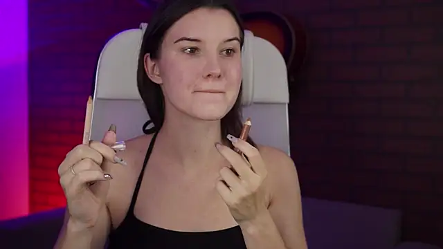 Snapshot of AgataWillis chatting on 10/23/25, 11:42 AgataWillis online show from 10/23/25, 11:42