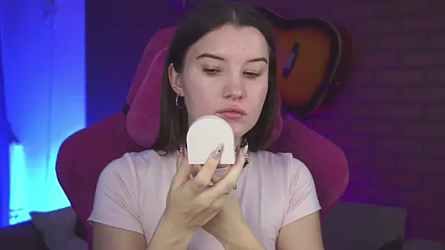 Snapshot of AgataWillis chatting on 11/08/25, 02:37 AgataWillis online show from 11/08/25, 02:37