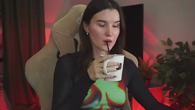 Snapshot of AgataWillis chatting on 10/21/25, 11:31 AgataWillis online show from 10/21/25, 11:31