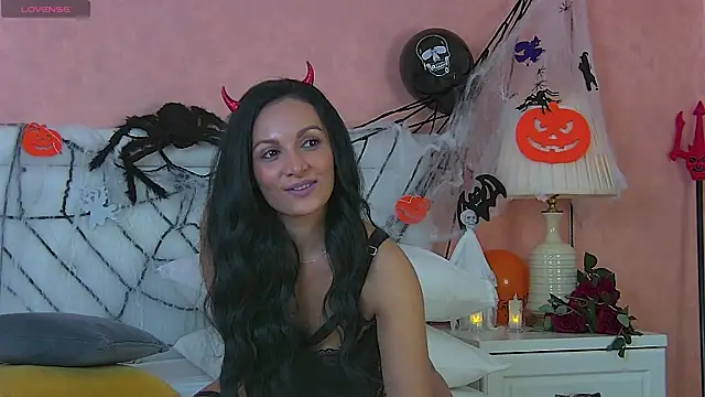 Snapshot of NovaDiamond chatting on 10/29/25, 05:50 NovaDiamond online show from 10/29/25, 05:50