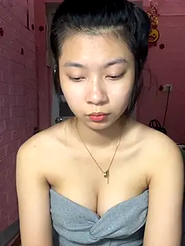 Snapshot of Phthao chatting on 09/21/25, 03:17 Phthao online show from 09/21/25, 03:17