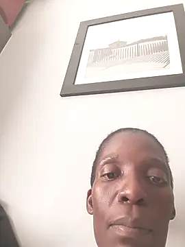 Snapshot of londie2 chatting on 09/17/25, 10:28 londie2 online show from 09/17/25, 10:28