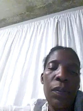 Snapshot of londie2 chatting on 11/06/25, 06:45 londie2 online show from 11/06/25, 06:45