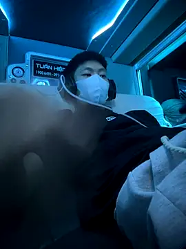 linh21107 online show from 11/10/25, 11:26