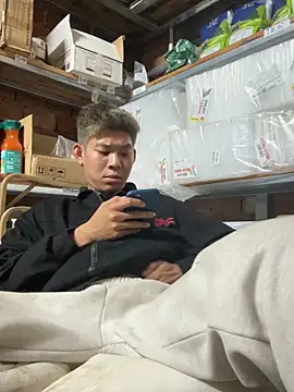 linh21107 online show from 11/22/25, 08:24