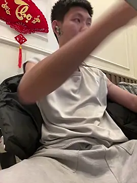 linh21107 online show from 04/12/26, 12:30