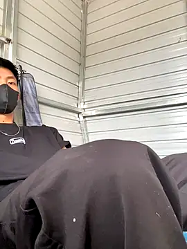 linh21107 online show from 10/26/25, 05:52