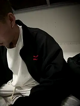 linh21107 online show from 11/27/25, 10:27